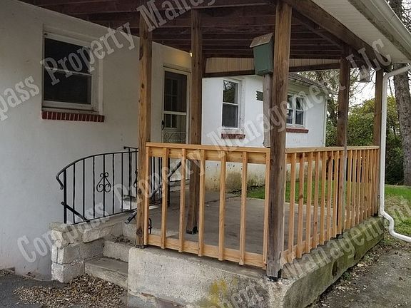 2nd image of 31 E 1st Ave