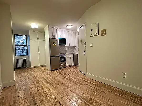 420 W 56th St APT 11, New York, NY 10019