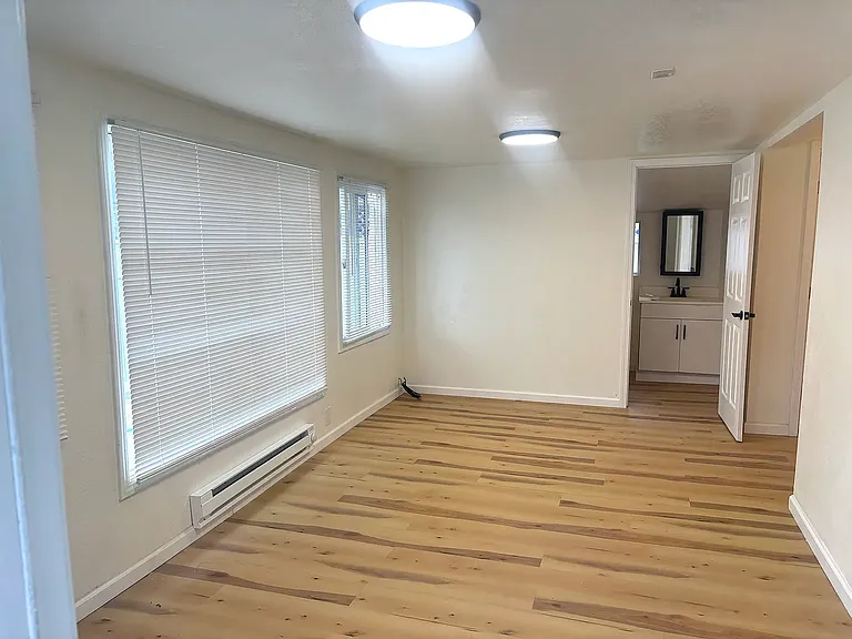 308 Richmond Ave #B — Photo 3