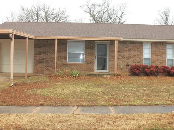 701 Woods Dr, Noble, OK 73068