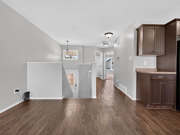 4th image of 208 26th St