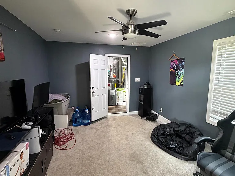 4 Patricia Ln — Photo 18