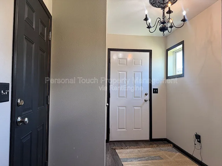 4106 Clubhouse Dr S — Photo 2