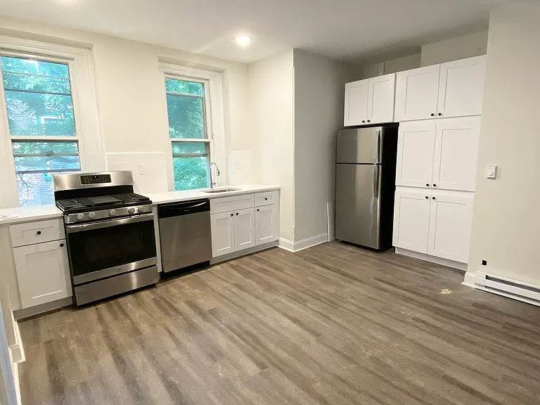 908 S 47th St #2R — Photo 4