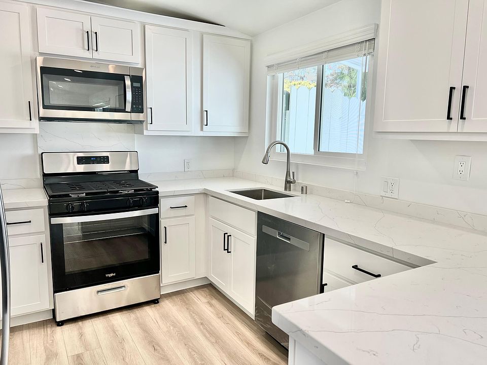 1st image of 3209 Bayside Dr