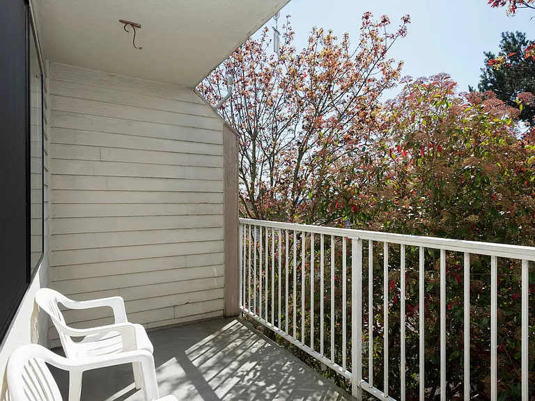 4522 Brooklyn Ave NE — Photo 22