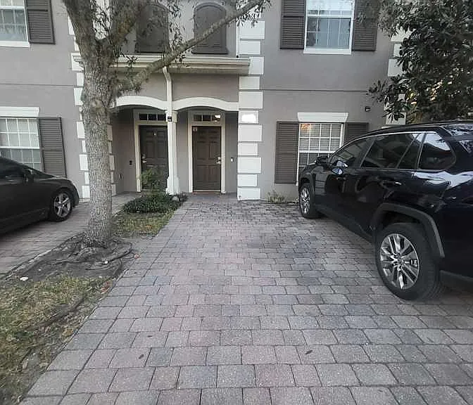 Caravelle Cir — Photo 1