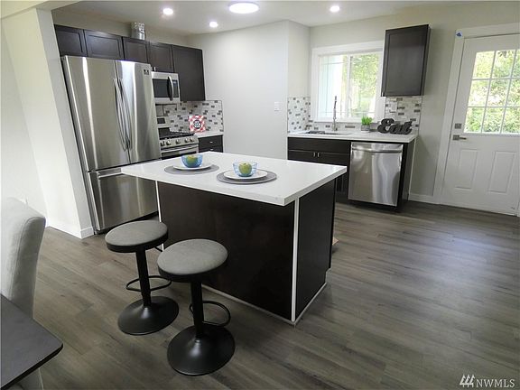 4th image of 3109 175th St SW