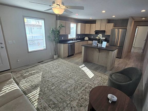 2nd image of 4809 W Windsor Rd #D05