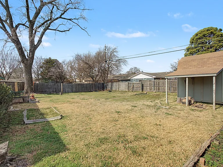 2009 Charleston Dr — Photo 22