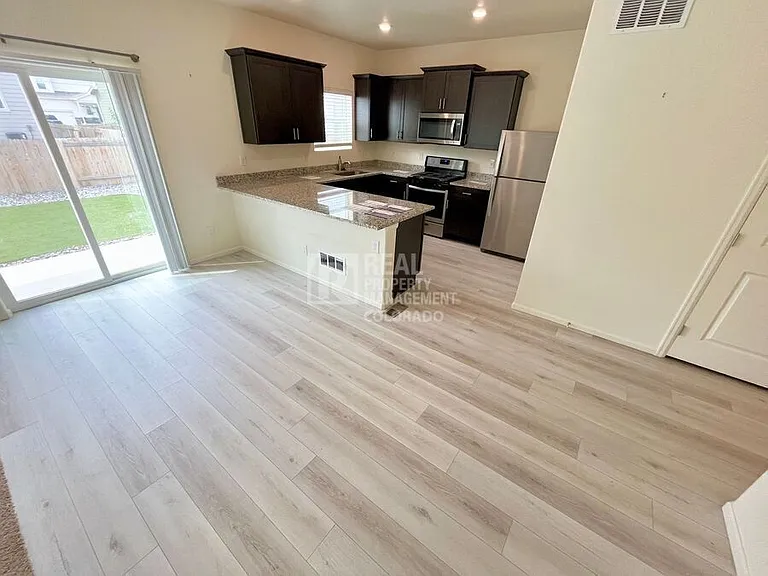 7104 Vermillion St — Photo 5