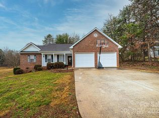7778 Shoupes Grove Church Rd, Hickory, NC 28602