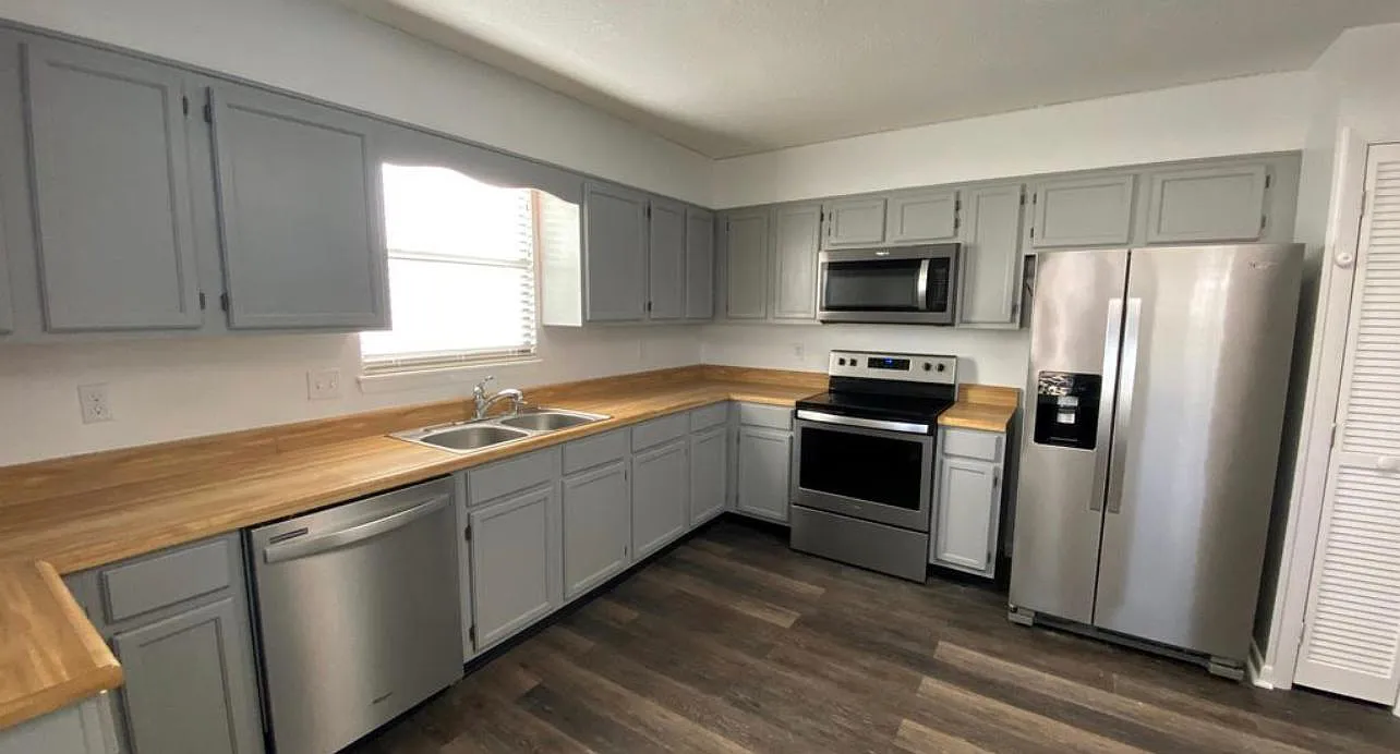 3 bed, 1765 sqft, $1,895 — Photo 1