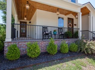 101 SE G Ct, Bentonville, AR 72712