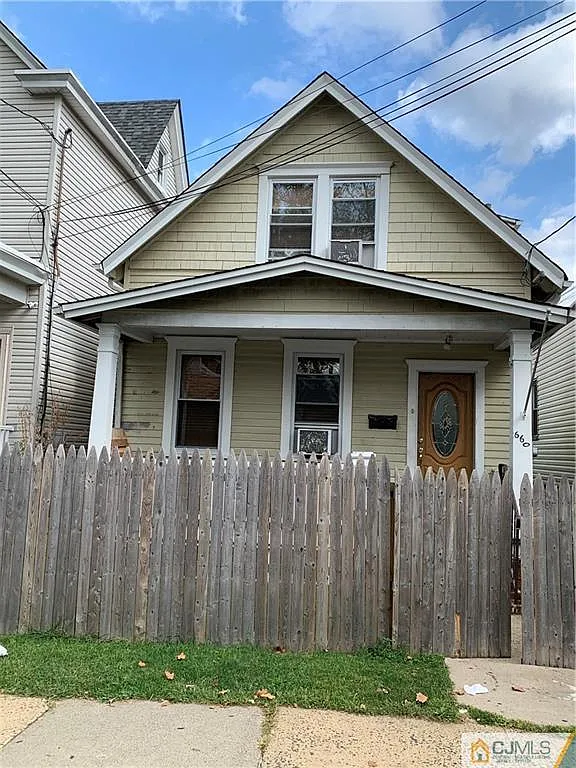660 Johnstone St photo 1