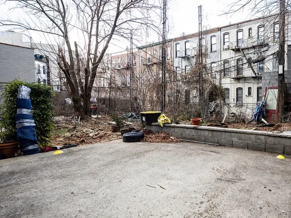 279 Menahan Street image 6 of 15