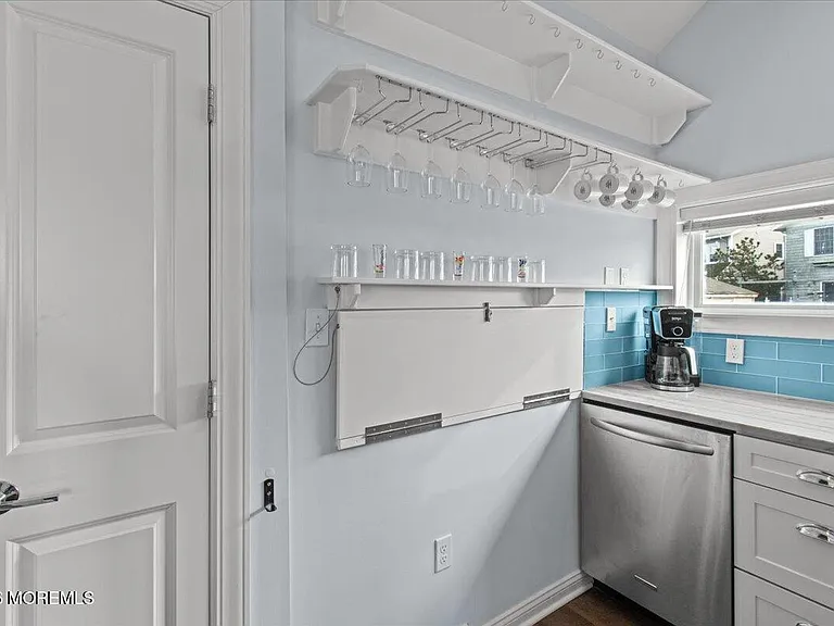 106 Makin Ave — Photo 12