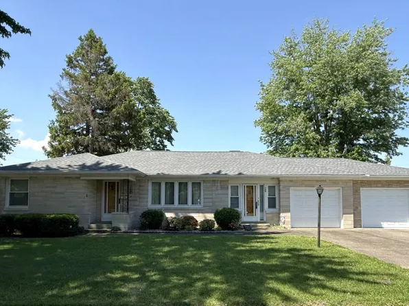 706 Montgomery Cir, Carmi, IL 62821
