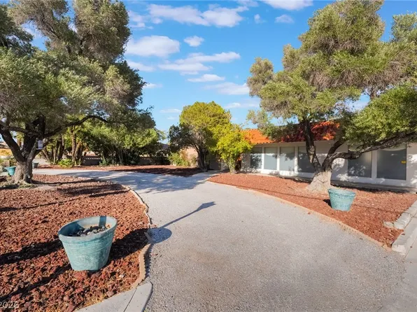 909 Cashman Dr, Las Vegas, NV 89107