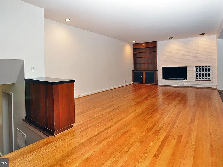 7024 Richard Dr — Photo 6