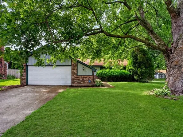 8134 Old Prairie Ct, Indianapolis, IN 46256