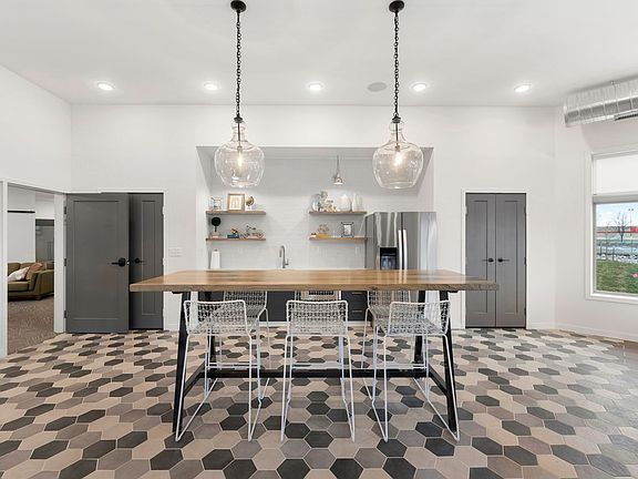 4th image of 3111 24th Ave S #306