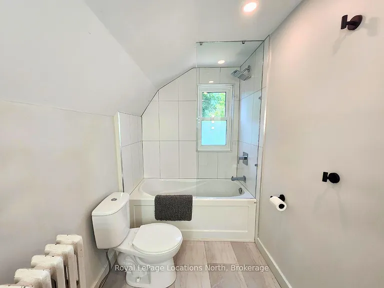 176 Richmond St S — Photo 12