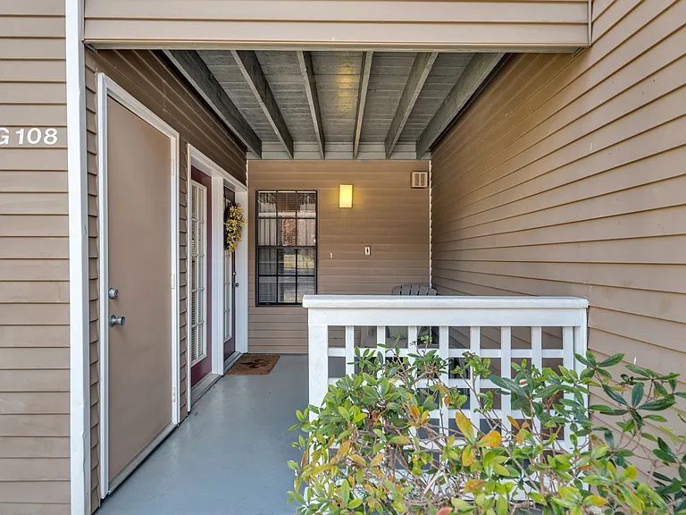 Seasons Apartments — Photo 22