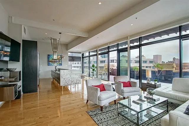 2 bed, 2.5 bath, 2400 sqft, $14,000 — Photo 4