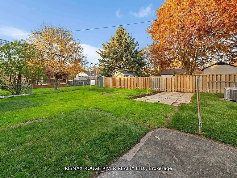 222B Hibbert Ave — Photo 8