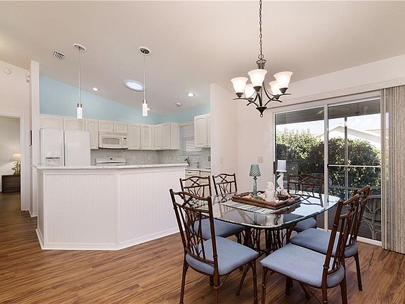5th image of 439 Medford Pl