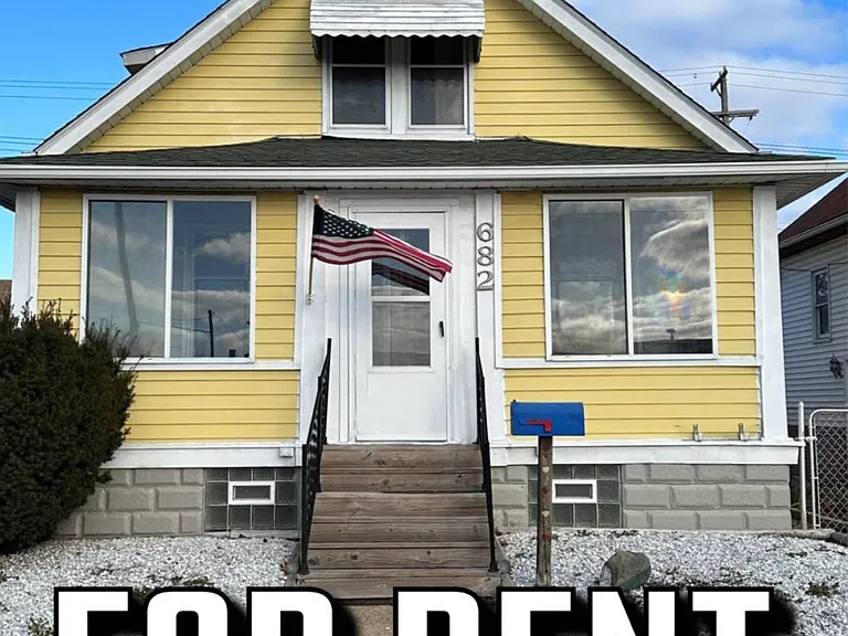 682 Ford Ave — Photo 1