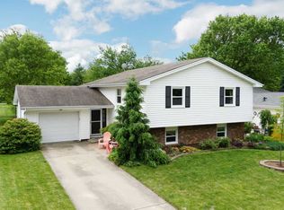 3203 Winchester Dr, Bloomington, IL 61704