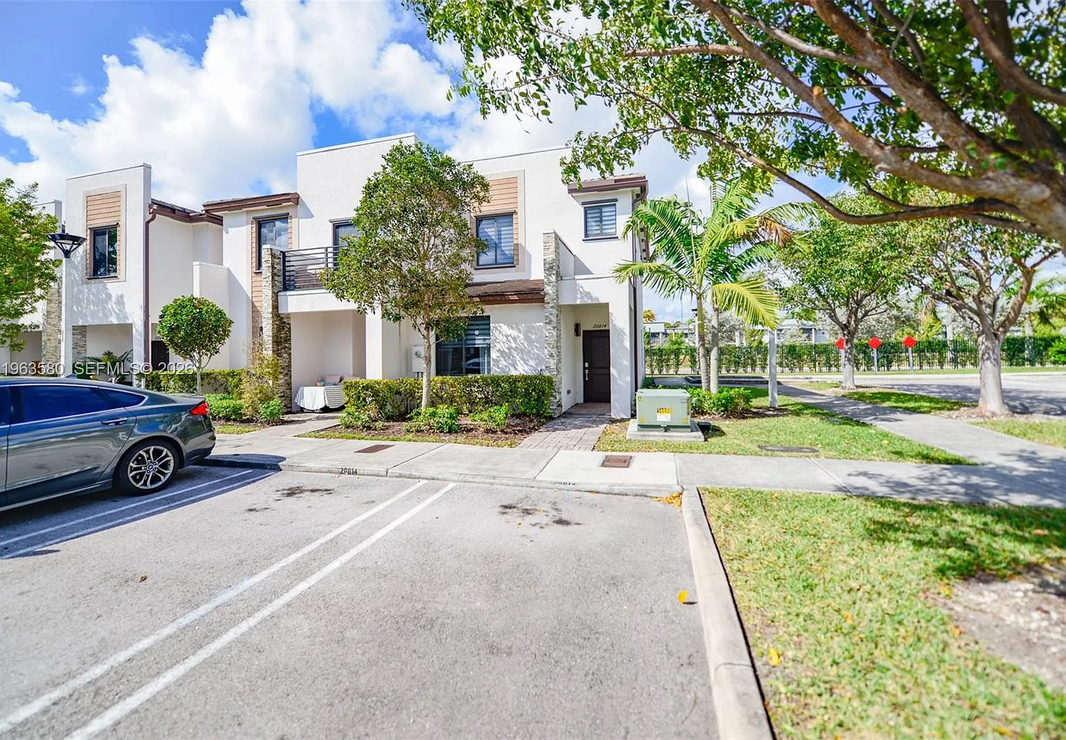 NE 5th Ct, Miami — Photo 1