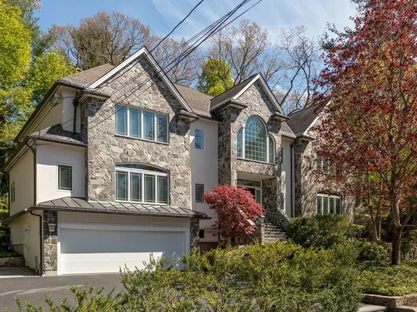 10 Bishopsgate Rd, Newton, MA 02459