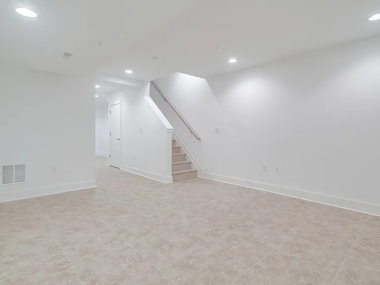 326 Fairmount Ave — Photo 28
