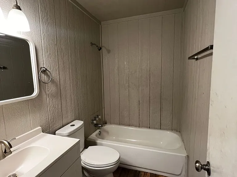 302 E Houston St — Photo 24