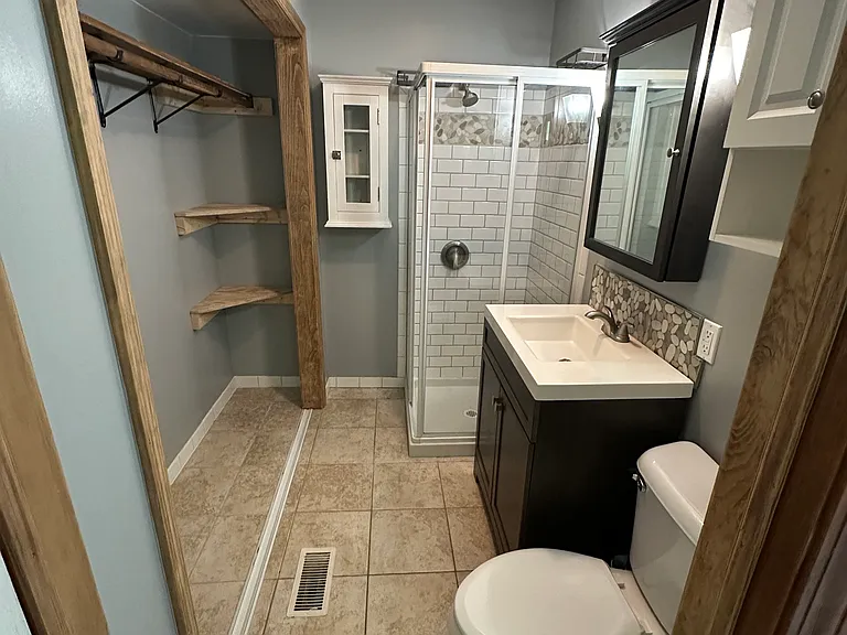 2022 Roberts St — Photo 5