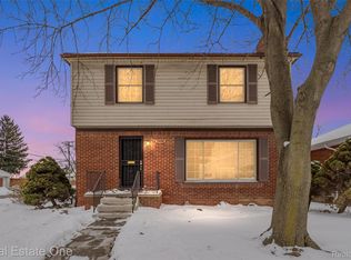 19196 Berden St, Grosse Pointe, MI