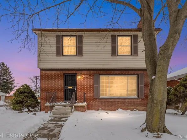 19196 Berden St, Grosse Pointe, MI 48236
