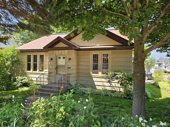 936 Ethel Ave, Hancock, MI 49930
