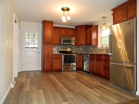 2nd image of 2129 Memorial Dr