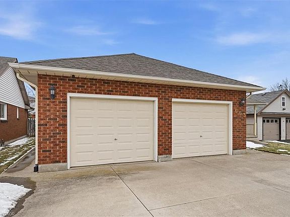 3rd image of 603 Bunting Rd