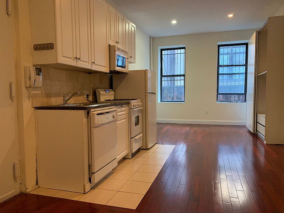 1st image of 256 E 10th St #2Z