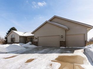 355 McKinsie Ct NE, Cedar Rapids, IA 52402