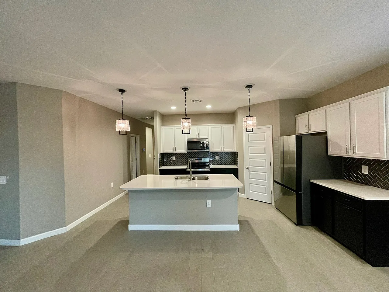 4 bed, 2239 sqft, $2,599 — Photo 3