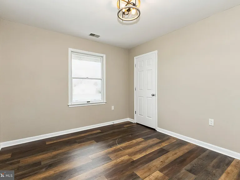 100 Heathrow Ln — Photo 14