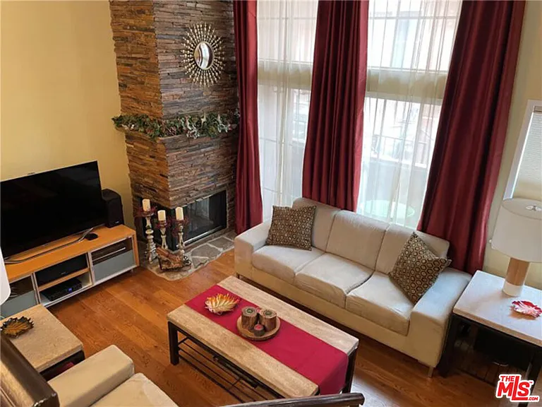 7320 Balboa Blvd #123 — Photo 35