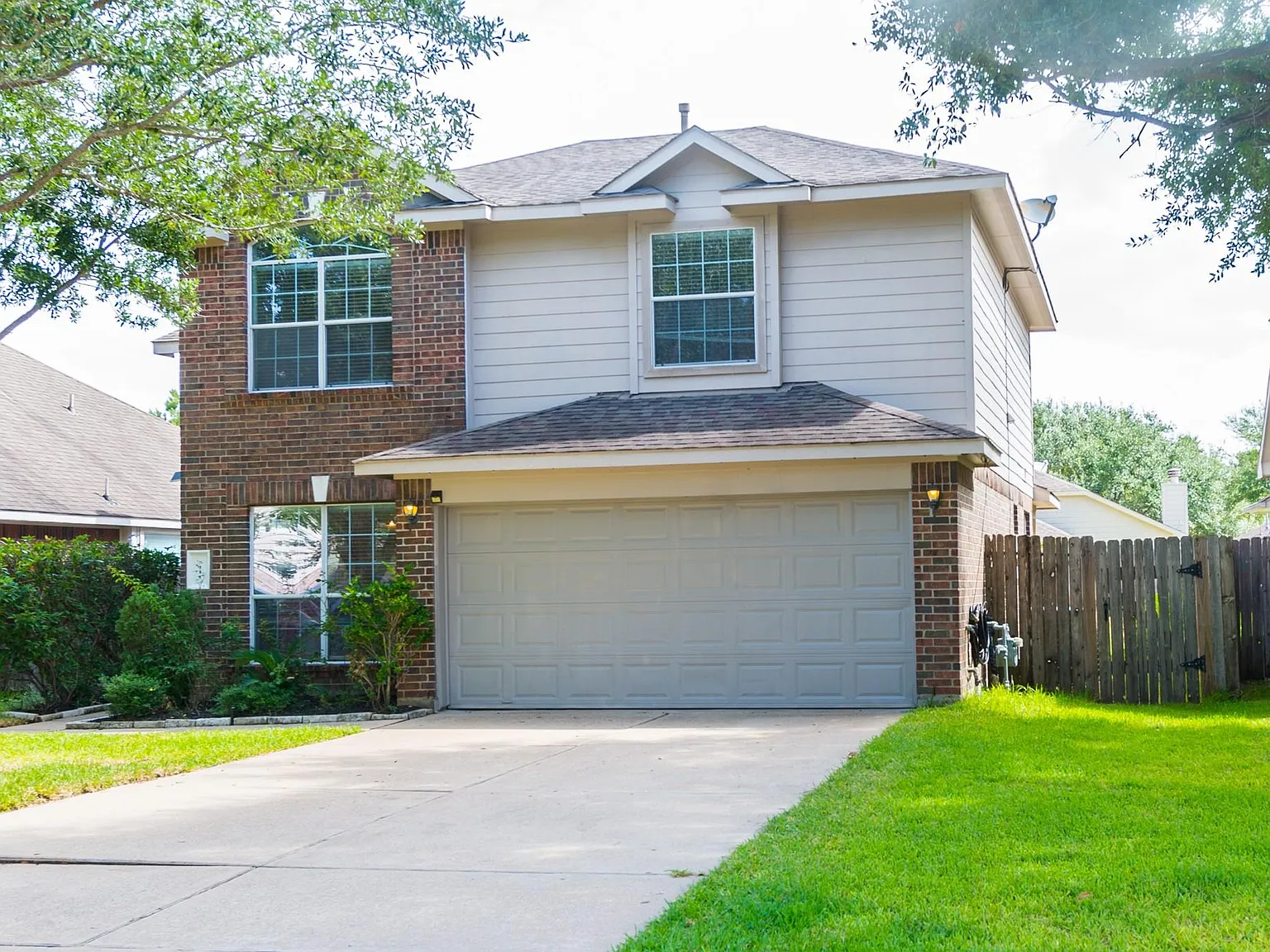 3 bed, 2.5 bath, 2193 sqft, $2,500 — Photo 2