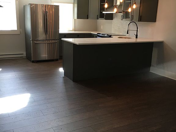 New stainless, quartz counters, dishwasher, icemaker